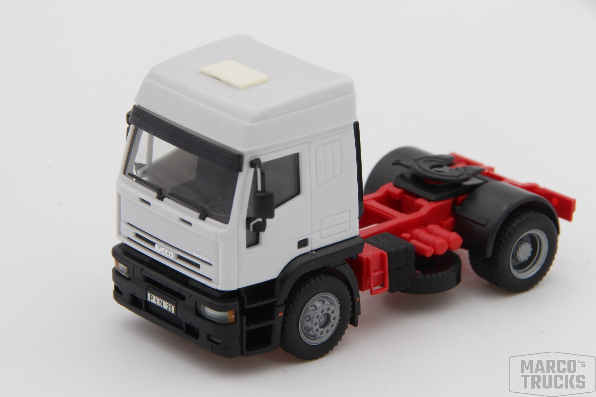 Herpa Iveco EuroTech Zugmaschine Hellgrau Rot Schwarz Unbedruckt H