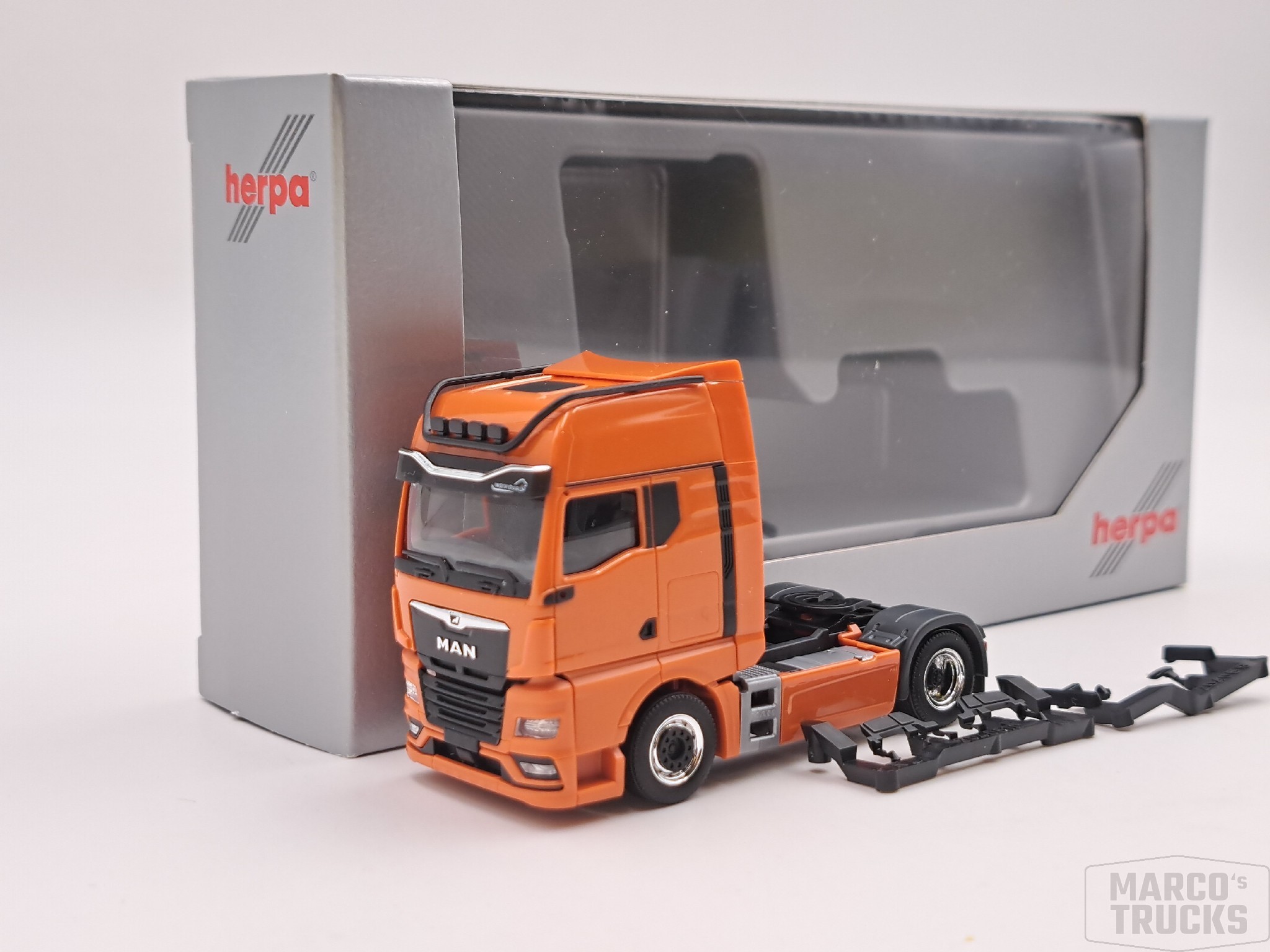 Herpa MAN TGX GX Individual Zugmaschine 2achs Rotorange 570352 1 87 HS489