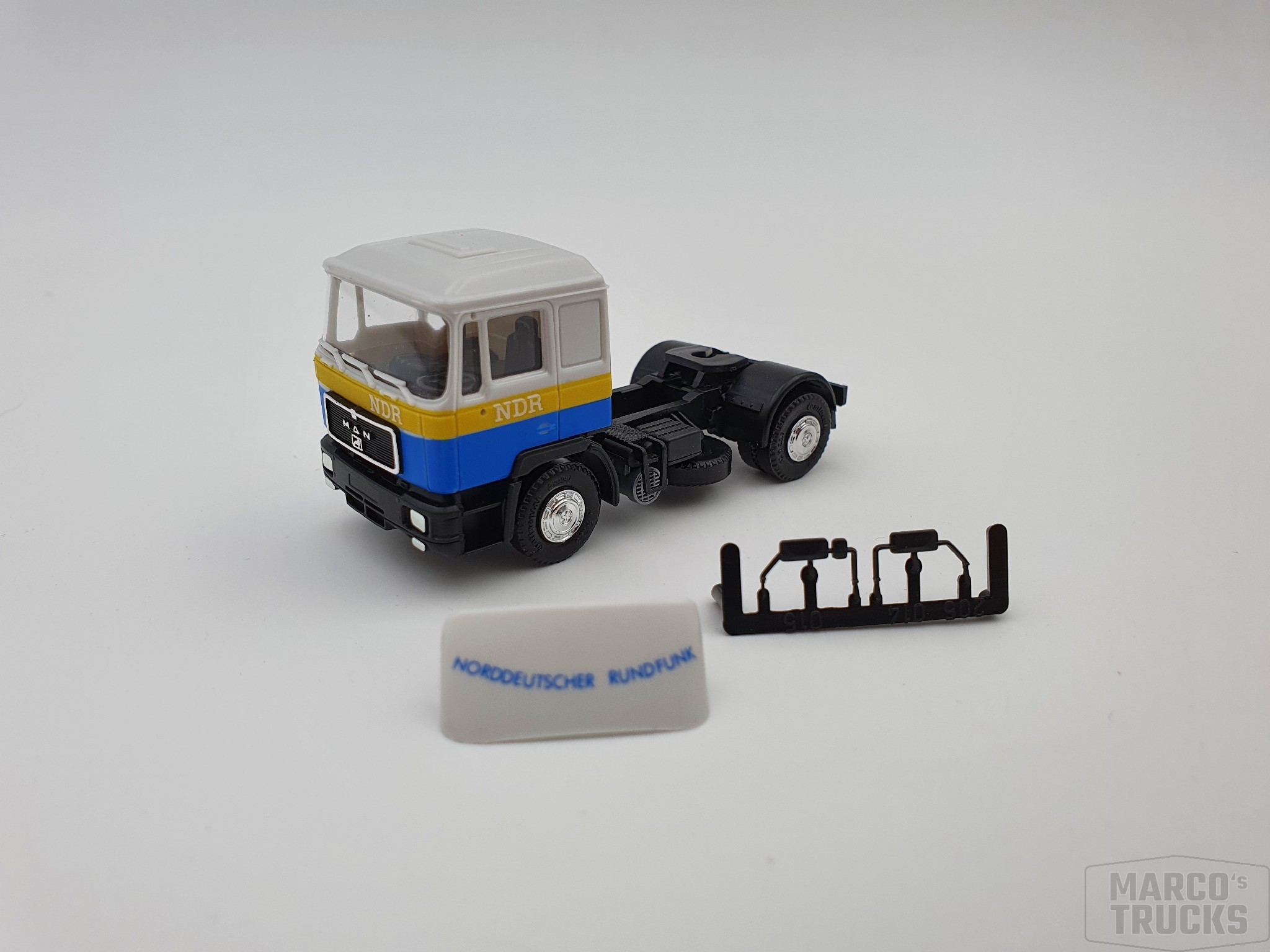 Herpa MAN F90 Zugmaschine grün/grau EKB Container Logistik /HL17597