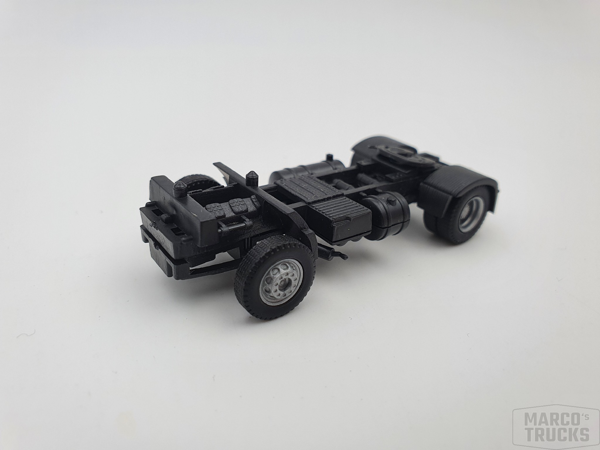 Albedo Fahrgestell für Volvo FH12 FH16 2achs schwarz 1:87 /AL1157