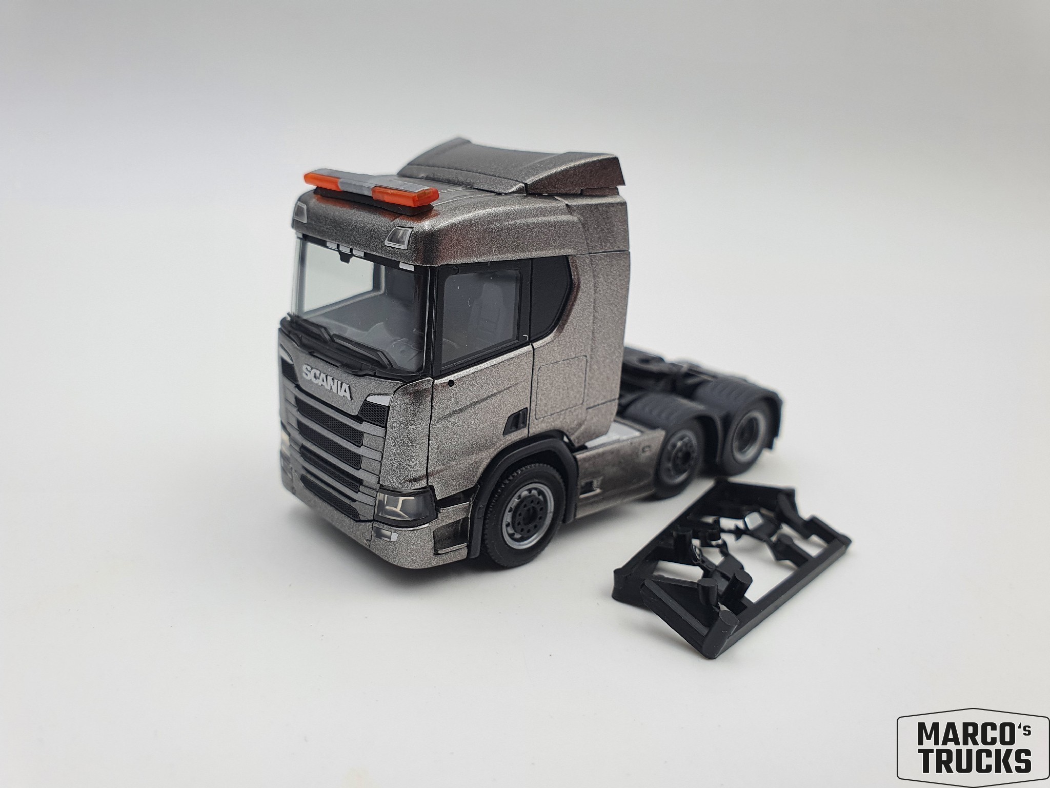 Herpa Scania Cr Nd R 500 Zugmaschine 6x2 Silbermetallic 1 87 H16445 1