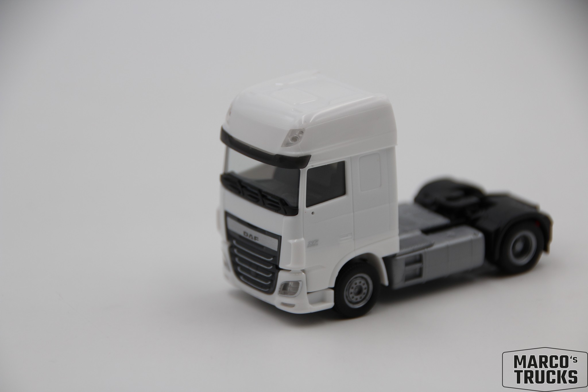 Herpa 307154 – DAF XF SSC Euro 6 Sattelzug Mit Gardinenplanen-Aufbau, Detailreiches Sammelmodell