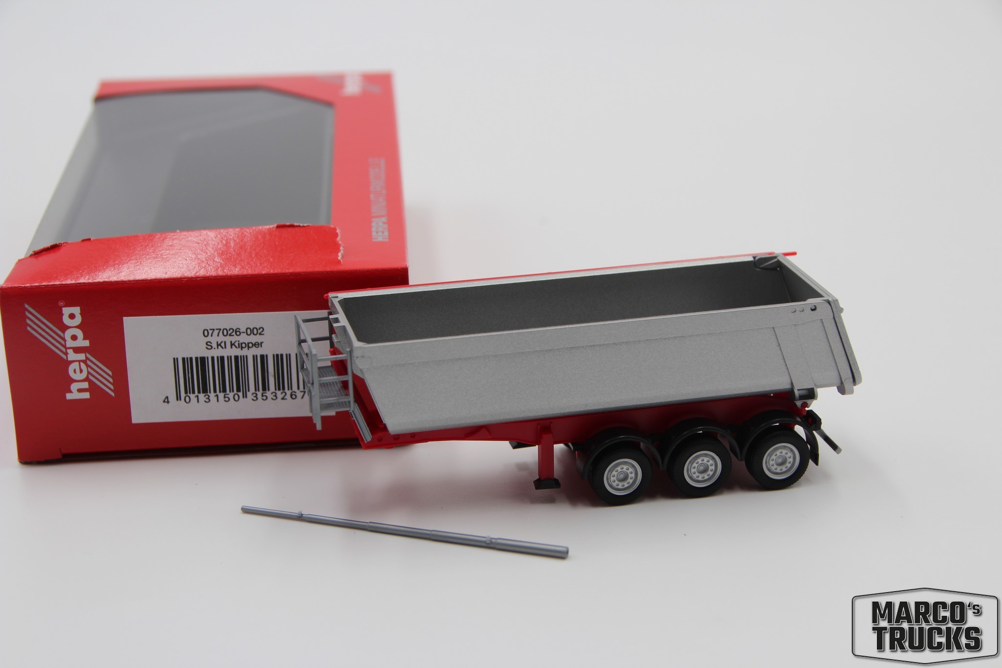 Herpa Modelo de camión Iveco Trakker con sillín Schmitz Cargobull basculante con cavidad de acero, fiel a escala 1:87, modelo camión para diorama, modelo de construcción de maquetas, coleccionable