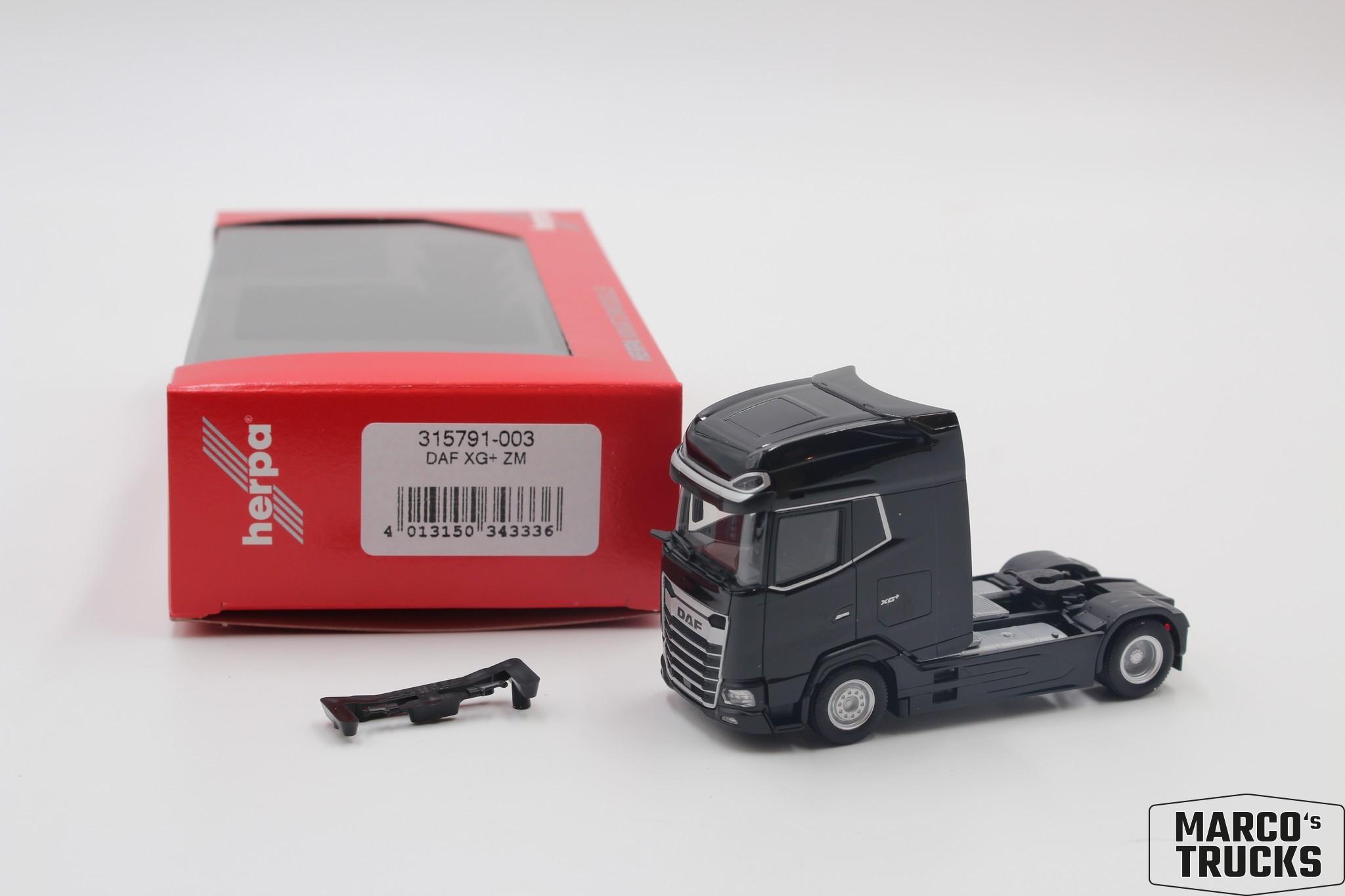Herpa DAF XG+ Zugmaschine 2achs, schwarz Nr. 315791-003 1/87 /HN3783