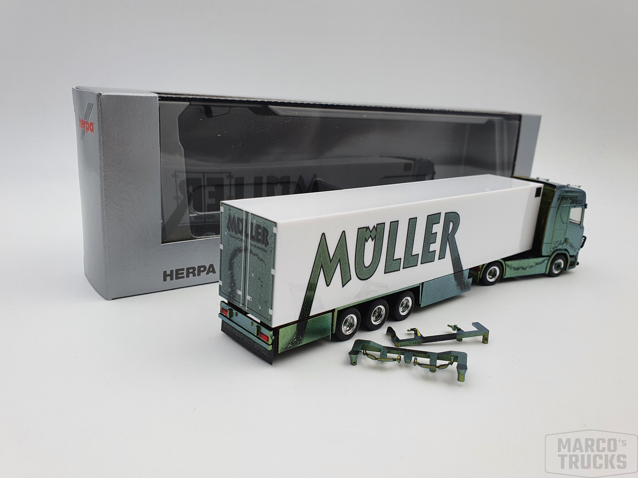 ausverkauft | herpa 317535 Scania CS20 ND Schwedenkombi Daniel Karlsson LKW-Modell 1:87 | Online kaufen bei Modellbau Härtle